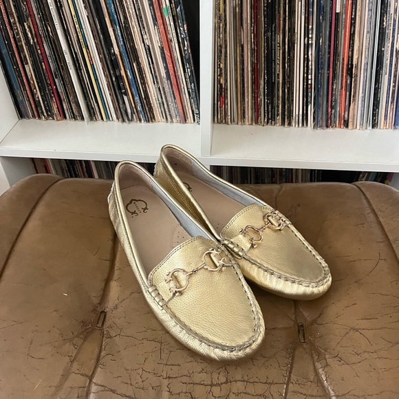 C wonder gold loafers driving shoes size 10. - Picture 2 of 3